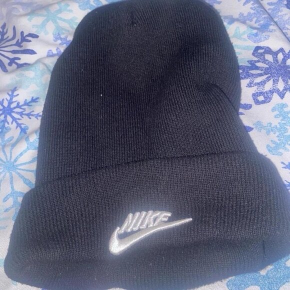 Black Nike Beanie - Picture 1 of 2